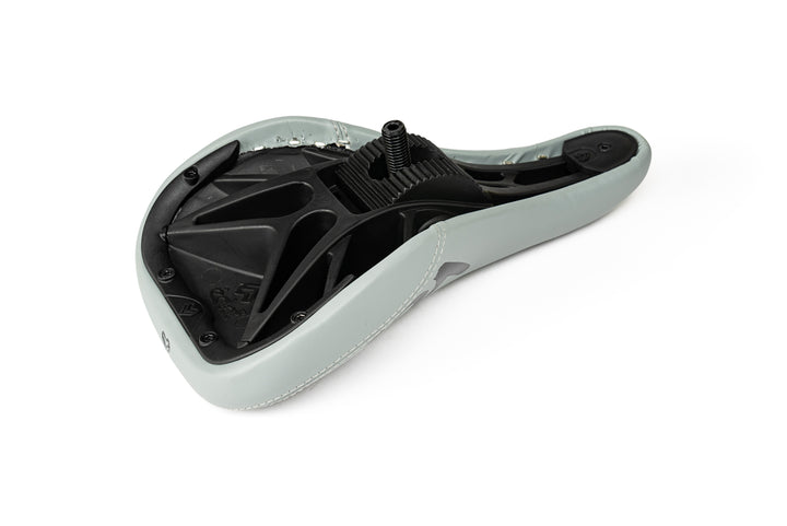 ECLAT VOID PIVOTAL SEAT