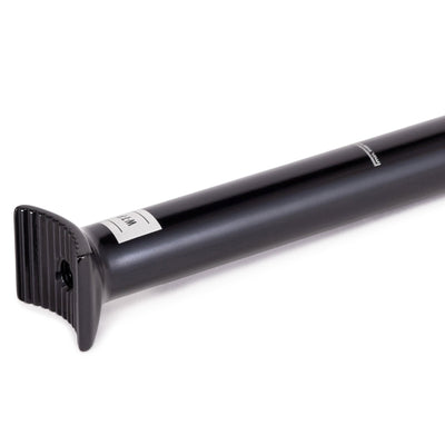 Socket pivotal seatpost