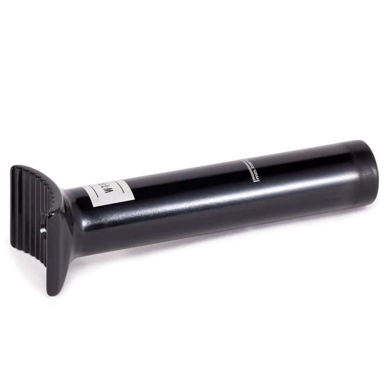 Socket pivotal seatpost
